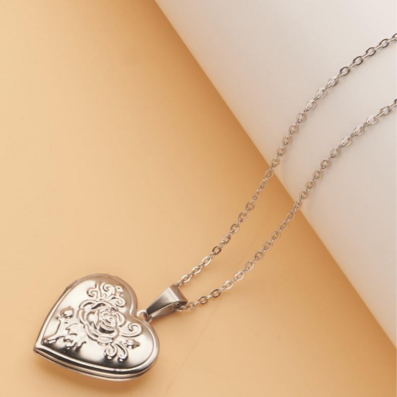 Gothic Vintage Heart Necklace  - огляд і ціна Heart Locket Necklace Photo
